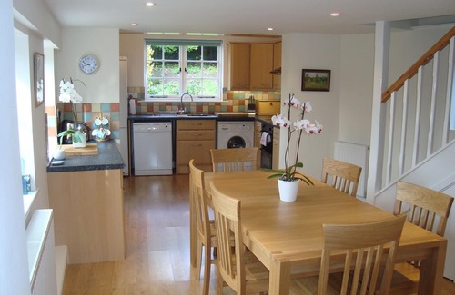 Enford Cottage | Stunning 3 bed/3 bath cottage nr Stonehenge & Bath, Sleeps 6. Walled garden
