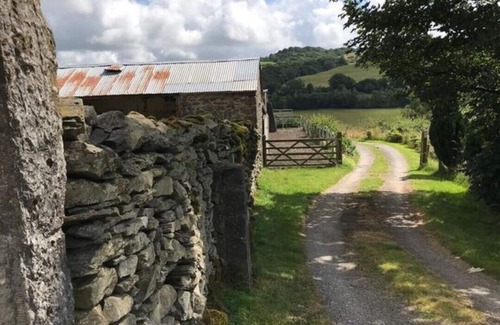 Kendal Cottage | Stunning 3 bed cottage with exceptional views over fields and the Lakeland fells