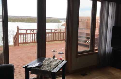 Manitoulin District House | Stunning 3 bedroom Lake House