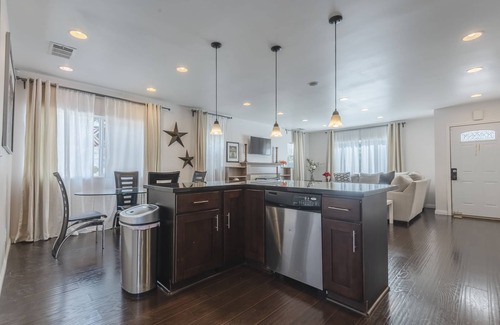 Altadena House | Stunning 3-bedroom cottage – Mountain view and close to Old Town Pasadena.