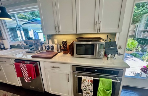 High Point Apartment | Stunning 3 Bedroom Retreat with Inspiring Backyard