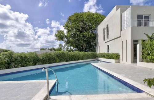 St. Lawrence Gap House | Stunning 3 bedroom townhouse, 5 minute walk to Dover Beach and The Gap.