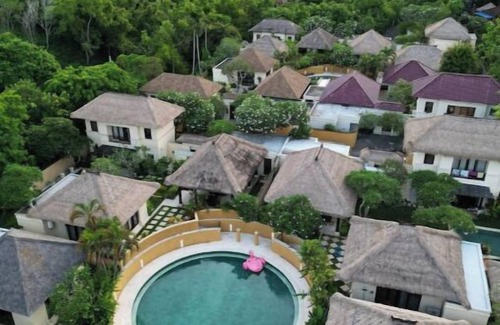 Jimbaran Bay Villa | Stunning 3-Bedroom Villa with Private Pool & Garden