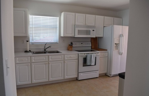 South Bimini House | Stunning 3 BR Oceanfront Townhouse in Bimini Sands w/Free Wifi