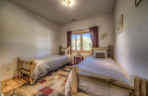 Cascade House | Stunning 360° Views - Hiker's Paradise!