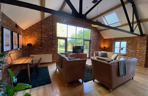 Whitacre Heath House | Stunning 3BD Character House near Coleshill