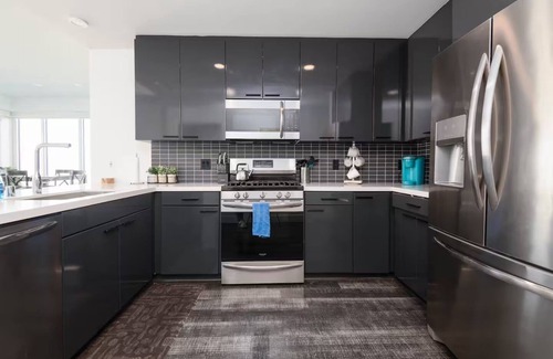 Downtown Los Angeles Apartment | Stunning 3BR High-Rise Apartment with Pool, Spa & Rooftop Views