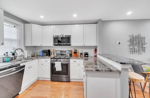 South Philadelphia House | ★ Stunning 3BR Modern Charm in South Philly ★