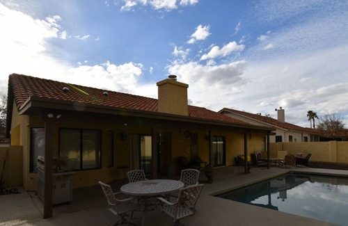 Val Vista Lakes House | Stunning 4 bdr (2 Masters) sleeps 11+ single story w/Pool in Val Vista Lakes