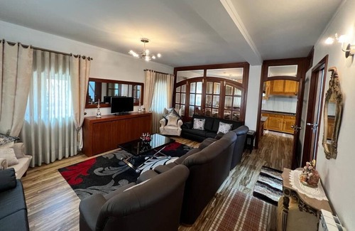 Barcelos House | Stunning 4-Bed House