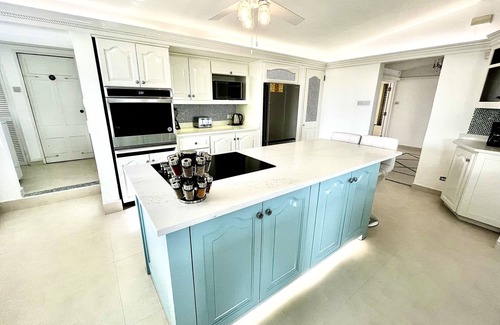 Bridgetown House | Stunning 4 bed luxury villa with infinity pool, jacuzzi & panoramic sea views