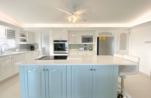 Bridgetown House | Stunning 4 bed luxury villa with infinity pool, jacuzzi & panoramic sea views