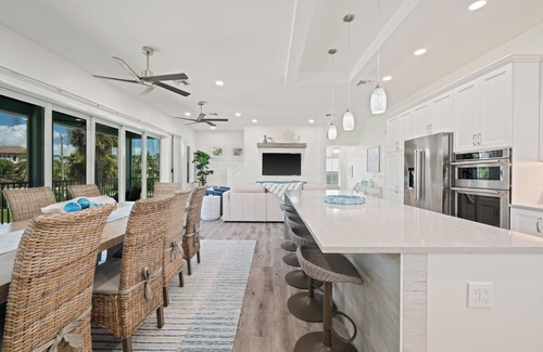 Fort Myers Beach House | Stunning 4-bedroom house in delightful Fort Myers Beach with luxurious pool.