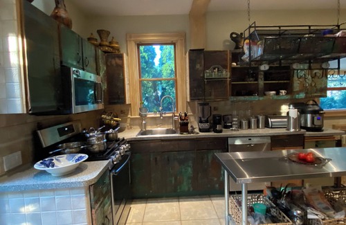 New Rochelle House | Stunning 4-Bedroom, 2-Kitchen Home w/Attic – 38 Minutes from NYC by Train