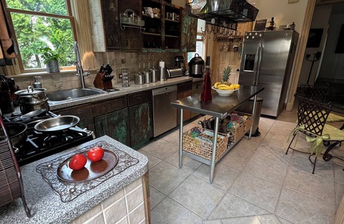 New Rochelle House | Stunning 4-Bedroom, 2-Kitchen Home w/Attic – 38 Minutes from NYC by Train