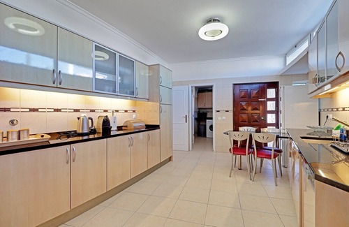 Vale do Garrao Villa | Stunning 4 large bed 4 bath + heated pool nr Garrao, Ancao beaches + Val do Lobo