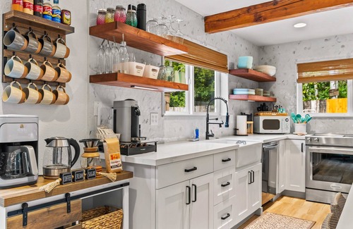 Shelton Other | Stunning 4BR Shelton Retreat w/King Bed & Hot Tub