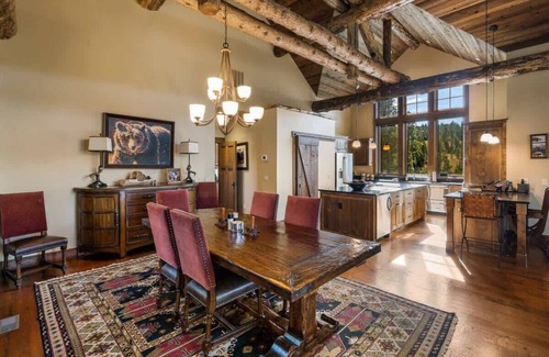 Gallatin Gateway House | Stunning 5 Bedroom Big Sky Home on 20 Acres