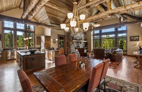 Gallatin Gateway House | Stunning 5 Bedroom Big Sky Home on 20 Acres