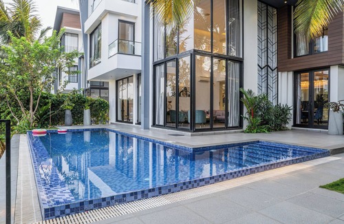 Grand Morrod Villa | Stunning 5BHK Luxury Villa with Private Pool, Jacuzzi & Lift A1
