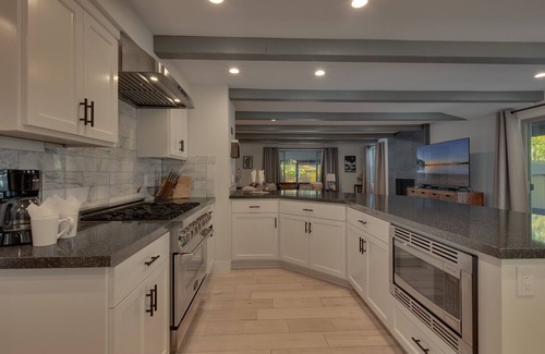 Lower Kingsbury House | Stunning 6-bedroom home, just minutes Heavenly, Lake Tahoe beaches (SL196)