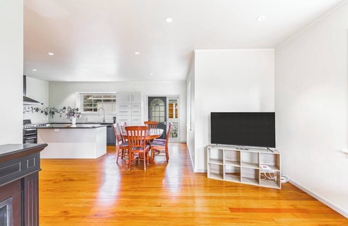 Mount Roskill House | Stunning 7-Bedroom Haven Retreat Villa