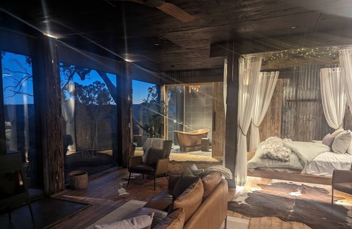 Elevated Plains Cottage | Stunning African themed luxury villa - Eaglesnest