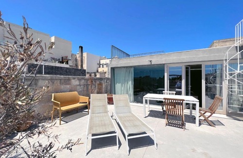 Valletta Apartment | STUNNING AND SPACIOUS - 1BR PENTHOUSE