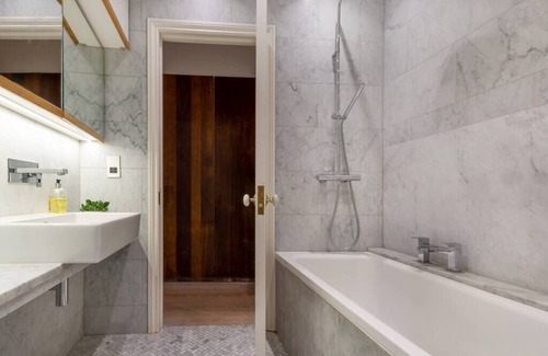 Bloomsbury Condo | Stunning Apartment Opposite The British Museum!
