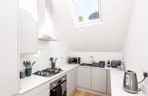 West Looe House | Stunning apartment for four overlooking Looe bay, with parking.