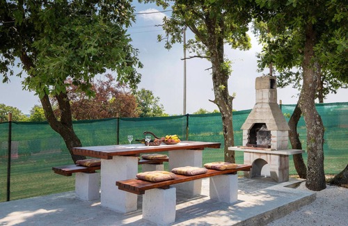 Sajini Apartment | Stunning apartment in Barban with WiFi