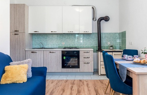 Drnis Apartment | Stunning apartment in Karalic with WiFi