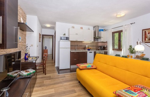 Njivice Apartment | Stunning apartment in Njivice with WiFi