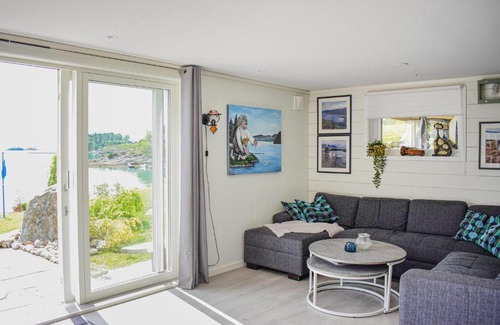 Strandebarm Apartment | Stunning apartment in Strandebarm with 2 Bedrooms and WiFi