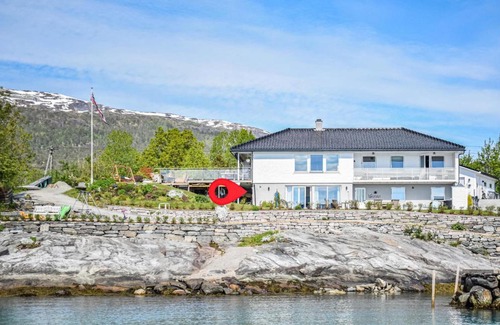 Strandebarm Apartment | Stunning apartment in Strandebarm with 2 Bedrooms and WiFi