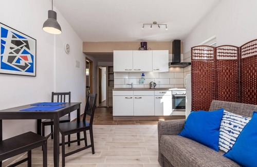 Stinica Apartment | Stunning apartment in Stinica with WiFi