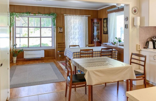 Selje Apartment | Stunning apartment in Selje with WiFi