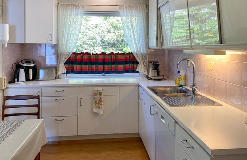 Selje Apartment | Stunning apartment in Selje with WiFi
