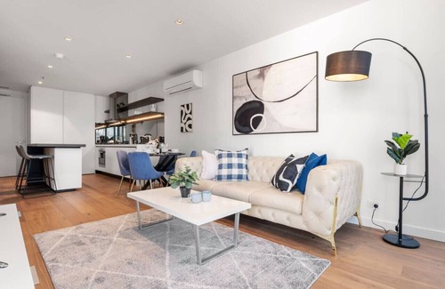 Docklands Apartment | Stunning Apt @Marvel Stadium - Parking & Amenities