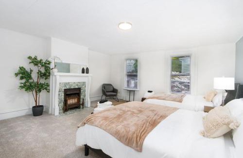 South Side Slopes Apartment | Stunning Apt w Rooftop & Game Room - Sleeps 10