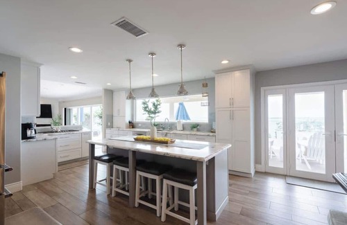 Bay Park House | Stunning Bay Views! Luxury Outdoor Living | HotTub