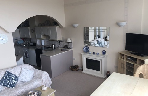 Bishopston Apartment | Stunning Beach front Apartment in Caswell Swansea