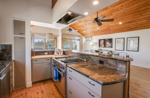 South Mission Beach House | Stunning Beach Home | AC, Garage, Patio, BBQ