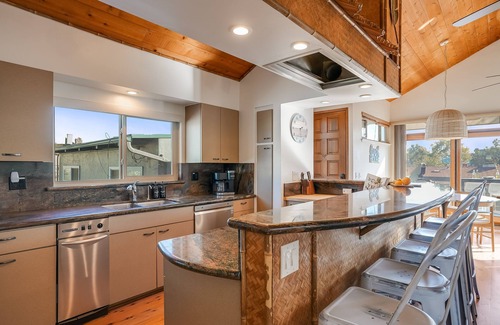 South Mission Beach House | Stunning Beach Home | AC, Garage, Patio, BBQ
