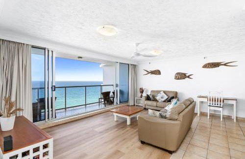 Surfers Paradise Apartment | Stunning Beach & Ocean Views