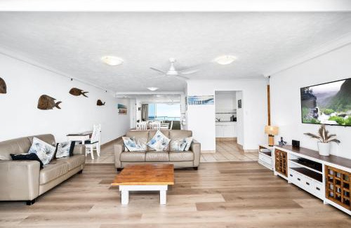 Surfers Paradise Apartment | Stunning Beach & Ocean Views