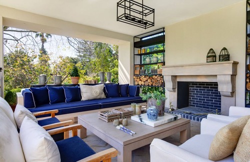 Bishopscourt House | Stunning Bishopscourt home with mountain views