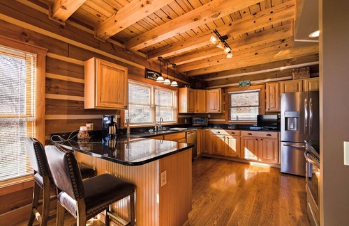 Seven Devils Cabin | Stunning Cabin Overlooking the Blue Ridge Mountains