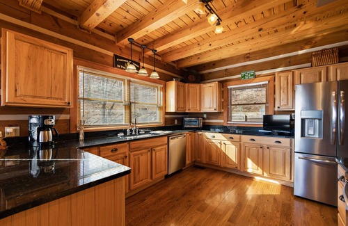 Seven Devils Cabin | Stunning Cabin Overlooking the Blue Ridge Mountains