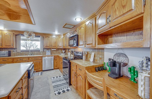 Calhan House | Stunning Calhan Home w/Indoor Pool!
